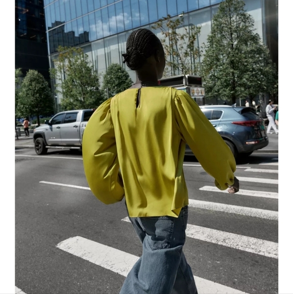 ZARA SATIN EFFECT CUTOUT SLEEVE / SIZE SMALL / LIME GREEN - Picture 6 of 7